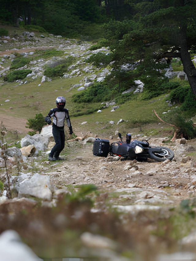 Crashes and accidents detaction riding moto
