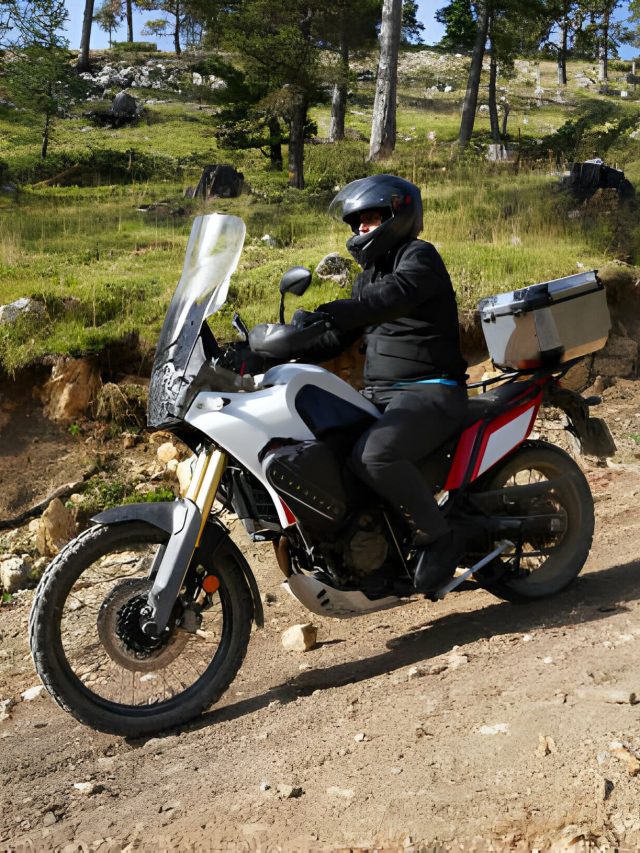 Tips for Avoiding Distracted Riding,RidingMoto,riders