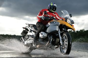 How to Handle Changing Weather on Route During Your Motorcycle Ride
