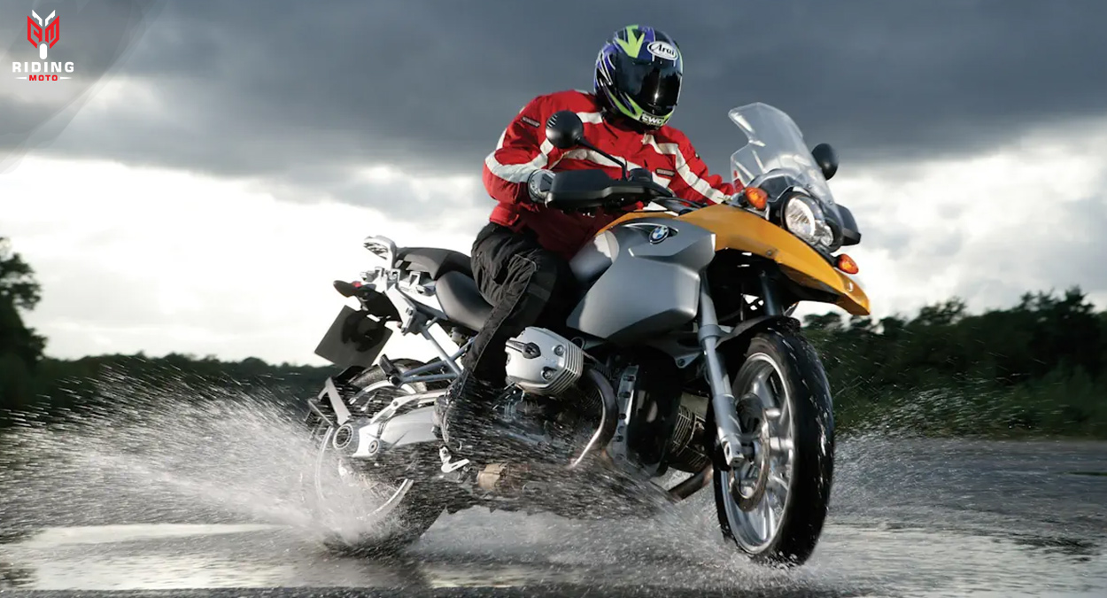 How to Handle Changing Weather on Route During Your Motorcycle Ride